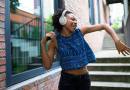 ¿Son los audífonos el último grito de la moda?: Complementa tu outfit con esta tendencia